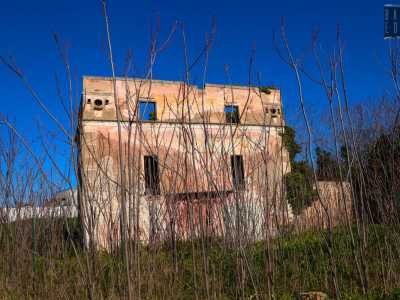 �Questa dimora � afferma Giuseppe � veniva utilizzata nei secoli passati come casa per le vacanze dalla famiglia che all�epoca era proprietaria di queste terre�